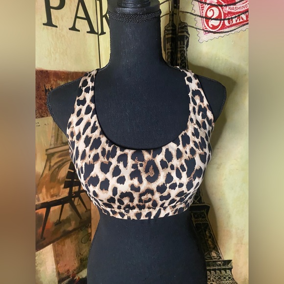 Victoria’s Secret leopard print sports bra, Size Medium - Picture 5 of 7